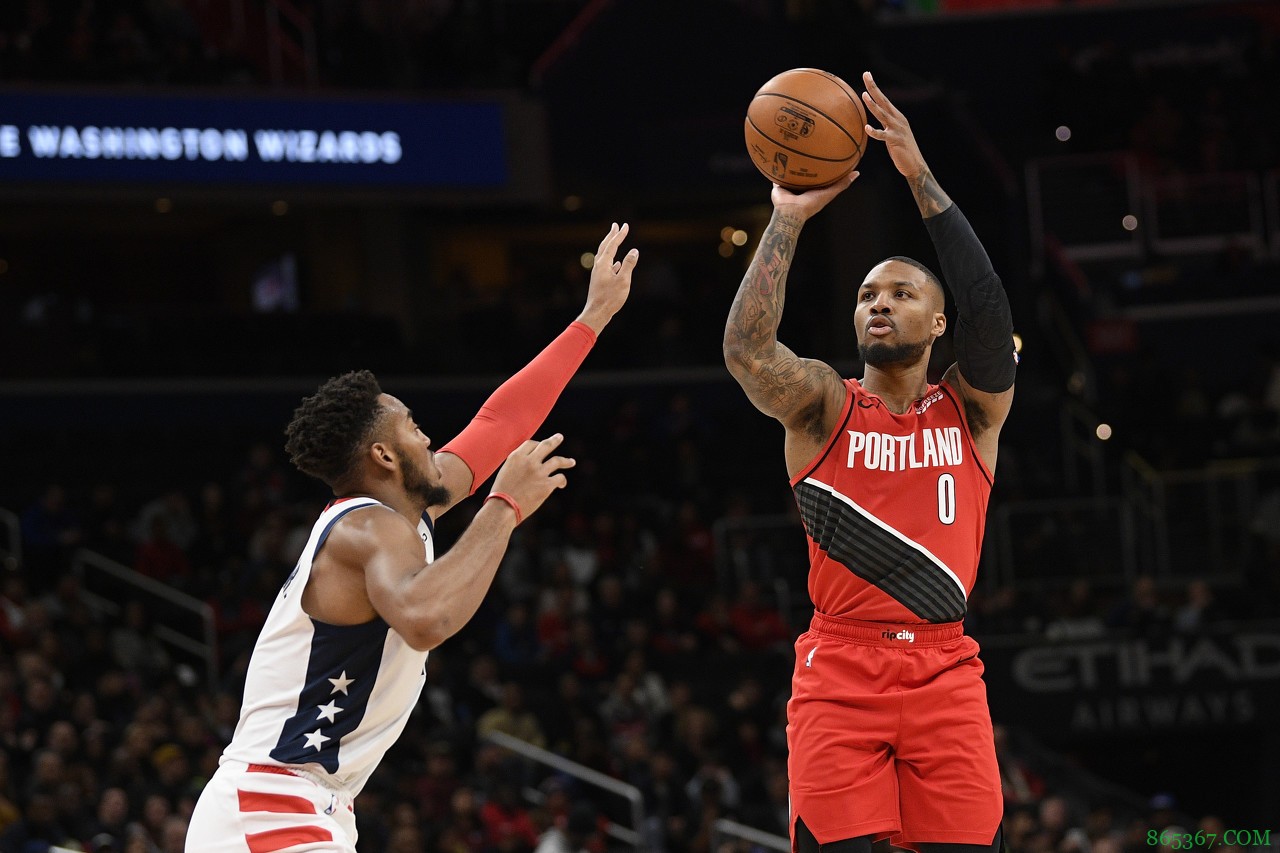 利拉德本赛季已命中15记超远三分  联盟最多