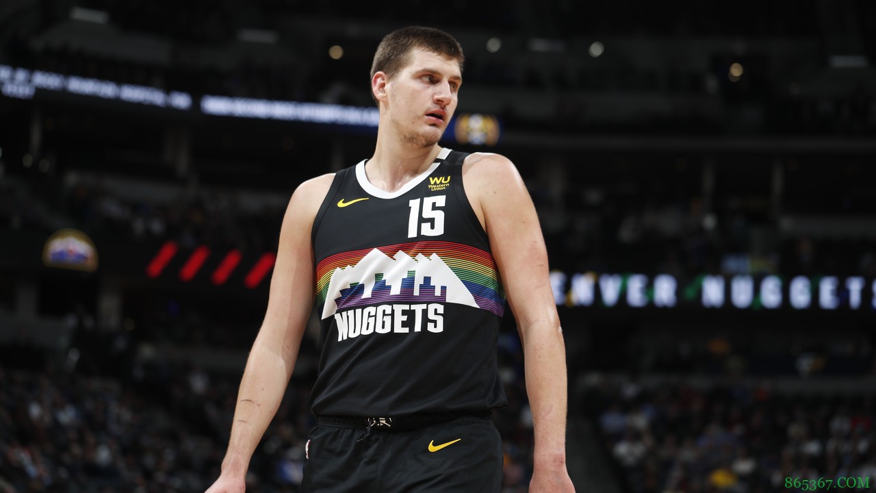 马龙:约基奇一直把球队扛在肩上前行 队友需为其分担压力