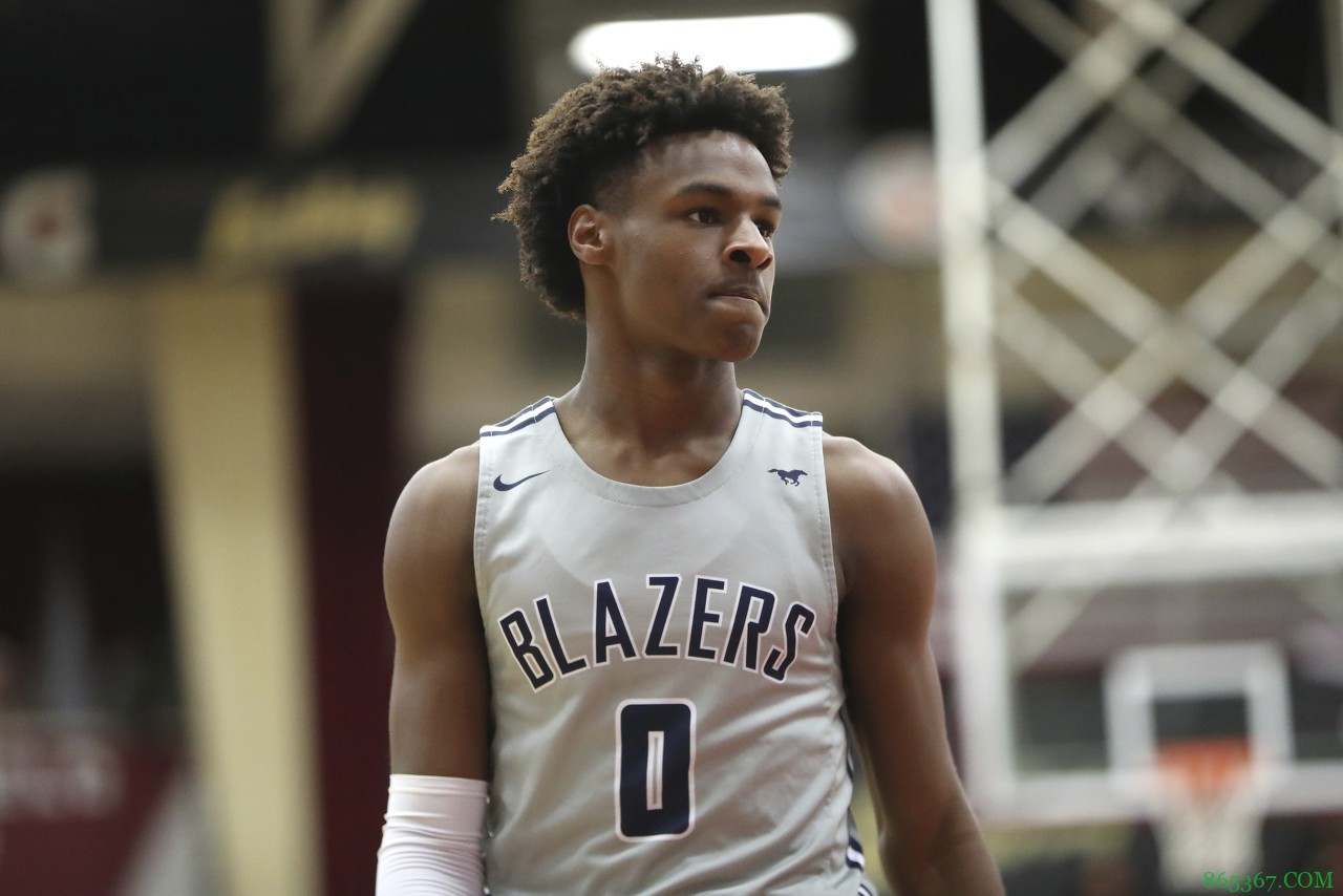 布朗尼是在训练中遭遇半月板撕裂 现已成功接受修复手术