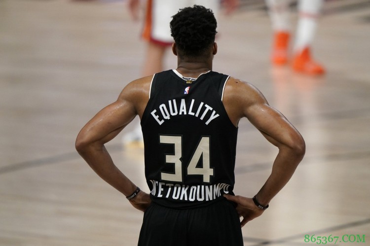 字母哥:这是一场防守大战 我们尽力让卡椒打得困难