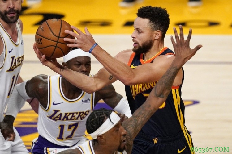 乏善可陈！库里仅得到16分4板7助 被迫三节打卡