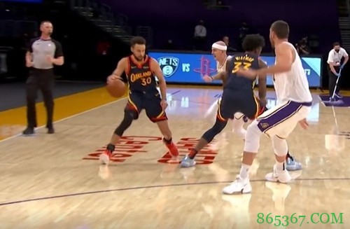 勇士VS湖人述评:十分难受!夹击库里给空位 这都能吃饺子?