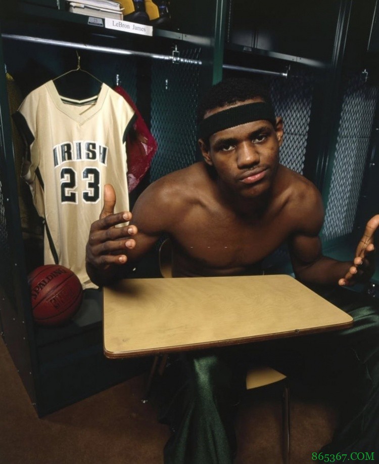 詹姆斯赛后转发自己高中时照片：#YoungKing??