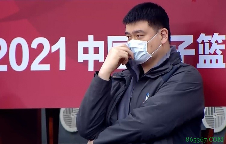 第三阶段首日比赛 姚明身穿便装现场场边观战