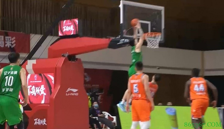 鞍山保罗+沈阳格里芬！赵继伟灵性半场空接送张镇麟起飞炸扣