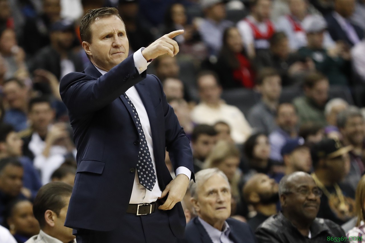 布鲁克斯：防守要控制好犯规次数 邦加防守表现值得称赞