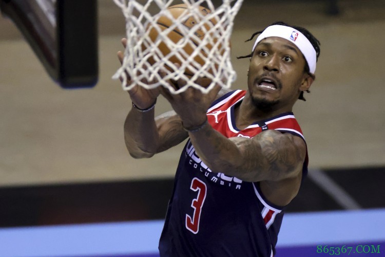 轻松写意！比尔第三节17分全场34分8板6助率队擒狼