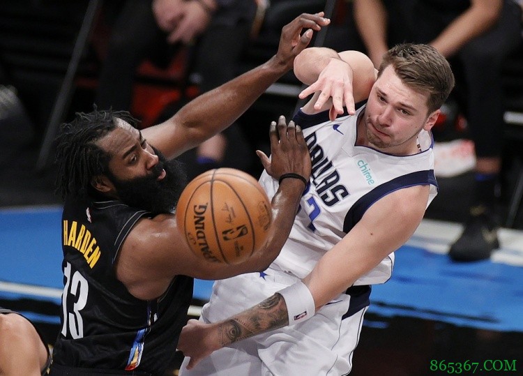 卡莱尔:东契奇、哈登都是优秀单打手&传球手 是划时代球员