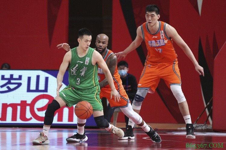 无处不在！赵继伟半场三分9中6轰下23分4板5断