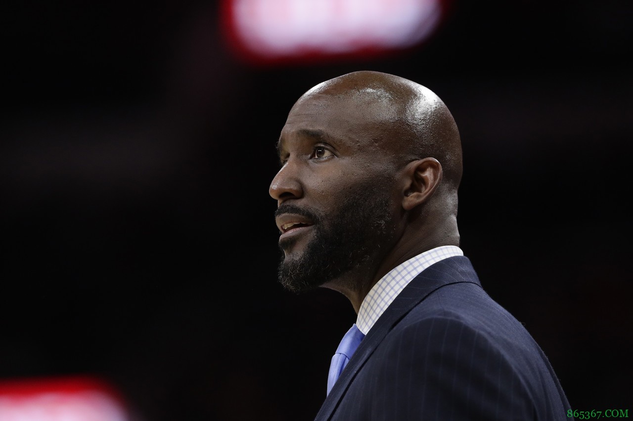 名记：老鹰解雇主帅劳埃德-皮尔斯 麦克米兰有望成为代理主帅