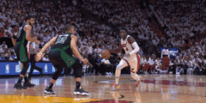 【大发扑克】?背身后仰！奥拉迪波超高难度极限反篮