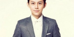 【大发在线扑克】何炅老师发自拍照结果全网询问链接，只因为他耳边的“耳环”，大发助力你的致富之路！