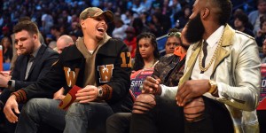 【大发扑克】库里连续13场命中4+三分 追平哈登并列历史第一