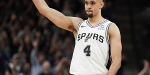 【大发扑克】关键先生！怀特末节12分2抢断 全场砍25分0失误