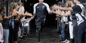 【大发扑克】德罗赞调侃穆雷8次抢断：不会请他到我家了 容易丢东西