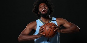 【大发扑克】一年前的今天灰熊用伊戈达拉换来温斯洛 后者至今没为灰熊出场