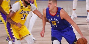 【大发扑克】戴维斯谈明日对阵掘金：约基奇打得很好 能和他对位很有趣