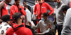 【大发扑克】火箭记者：火箭对小球阵容感到满意 但塞拉斯似乎更喜欢传统轮换