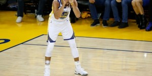 【大发扑克】库里首节命中两记超远 本赛季至今超远三分命中率51.9%