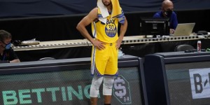 【大发扑克】去年10月至今库里是推特上被称赞最多球员 也是被攻击最多的