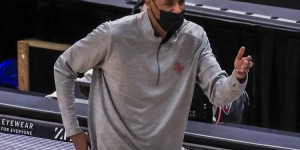 【大发扑克】塞拉斯：球员们在投篮时不够自信 这影响了防守