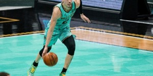 【大发扑克】库里谈三球：很多人都在讨论他打得很棒 他惊艳了不少人