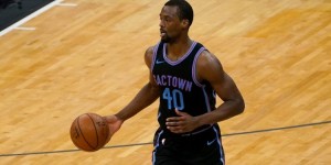 【大发扑克】凯尔特人有意？名记：很多球队都认为国王无意送走巴恩斯