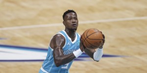 【大发扑克】罗齐尔单节独揽16分 马刺全队首节三分8中0共得17分