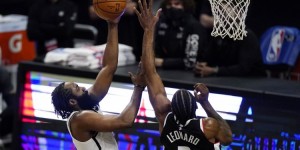 【大发扑克】巨星对决！哈欧卡椒上半场合砍64分 场上其他球员无人上双