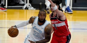 【大发扑克】湖人奇才裁判报告：三次漏判 詹姆斯两次走步未吹 一次被犯规未吹