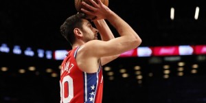 【大发扑克】科克马兹顶替小库里首发 首节轰下16分