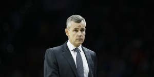 【大发扑克】多诺万：怀特离场是因为嘴唇出血  球队每个人都非常无私