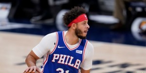 【大发扑克】最近不太稳！赛斯-库里狂打12铁13投1中仅得4分