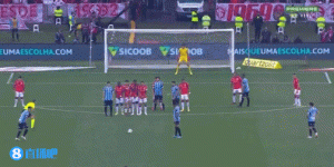 【大发体育】?苏神脚法依旧！苏亚雷斯巴甲任意球打穿人墙直接破门，大发助力你的致富之路！