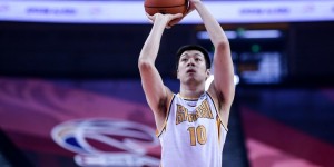 【大发扑克】火力全开！任骏威5记三分轰下32分8板5助