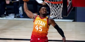 【大发扑克】米切尔连续两场比赛命中5记三分且砍下35分 成爵士队史首人