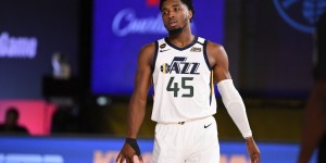 【大发扑克】轻松写意！米切尔半场28分&全场35分7助早早打卡下班