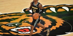 【大发扑克】莫兰特单场至少命中10球&10个罚篮&助攻不少于10 队史第2位