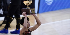 【大发扑克】安芬尼-西蒙斯成为首位获得扣篮冠军的开拓者球员