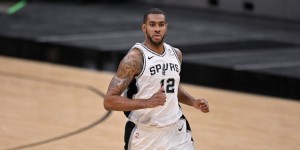 【大发扑克】米尔斯：阿德是我搭档过最久的队友 大家都对他充满敬意