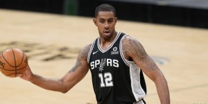 【大发扑克】官方：阿尔德里奇与马刺完成买断 度过澄清期后将成自由球员