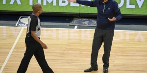 【大发扑克】芬奇：詹姆斯&哈雷尔挡拆是致命绝招 我们下半场的侵略性不够