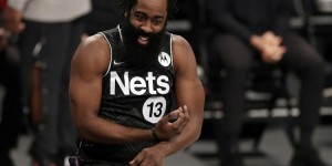 【大发扑克】哈登：球队目前纸面阵容还不错 阿德给球队带来不同的一面