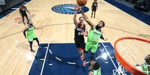 【大发扑克】火箭生涯首秀！奥利尼克首节9分多钟砍下11分 三分球3中3