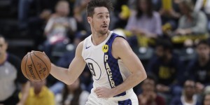 【大发扑克】剑指三双！麦康纳半场8分6助9抢断