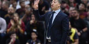 【大发扑克】泰伦-卢：感觉隆多有点生锈了 莫里斯为球队进攻表现奠定了基调