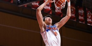 【大发扑克】翻江倒海！周琦半场砍下18+18 其中8个前场篮板