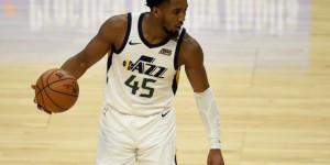 【大发扑克】自我救赎！米切尔上半场14投仅3中 下半场狂轰30分