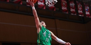 【大发扑克】郭艾伦赛季至今出战42场 已经具备MVP候选资格