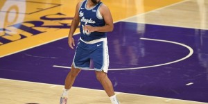 【大发扑克】杜德利为队友抱不平：轻轻一推就两万美元 这太疯狂了